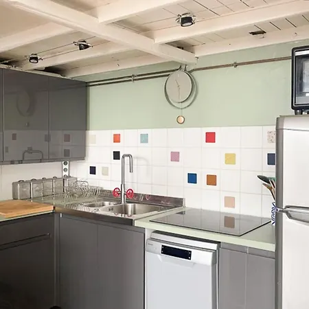 Atypical And Spacious In 17th Apartment *