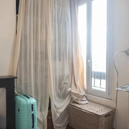 Atypical And Spacious In 17th * Paris